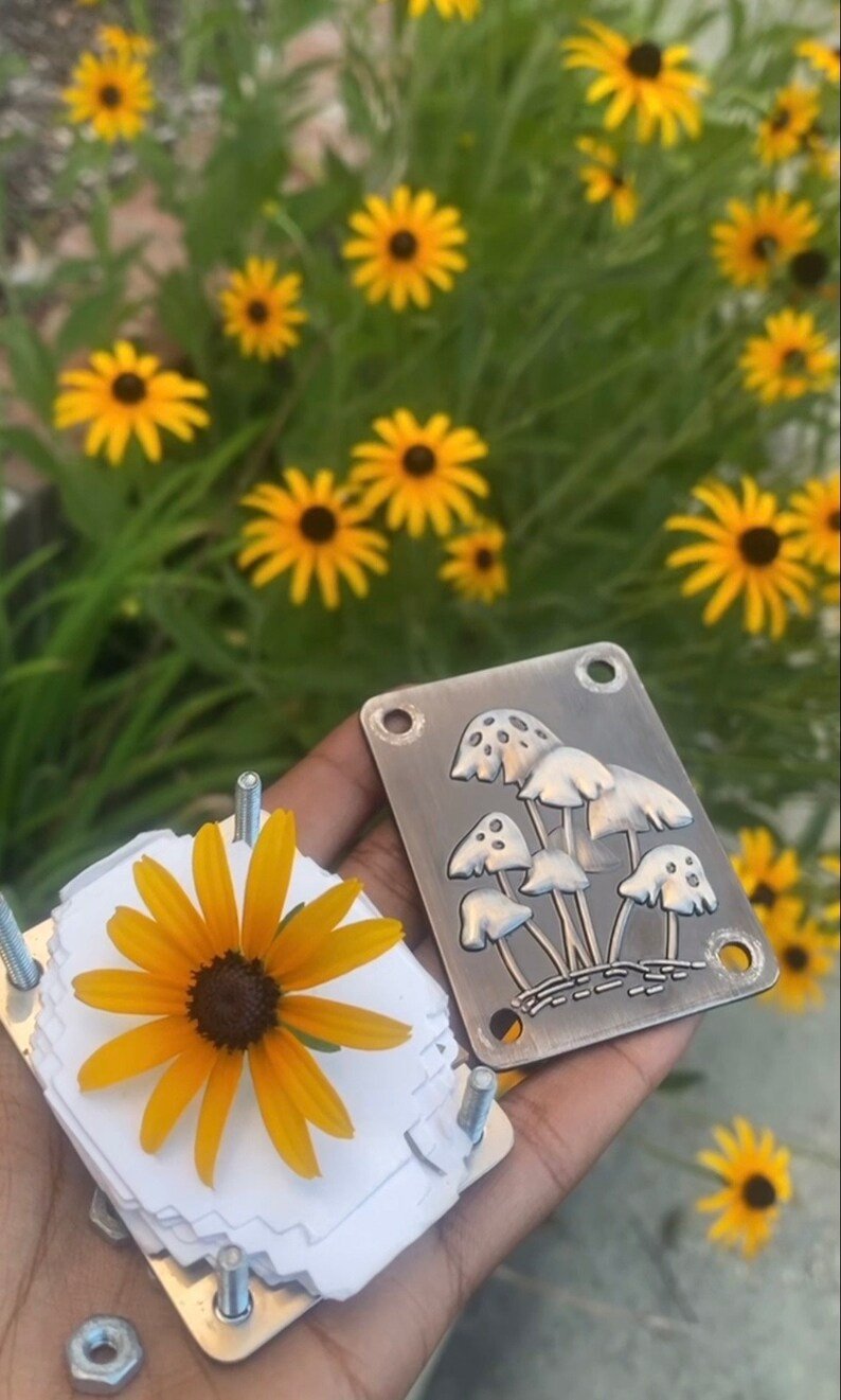 zavevo | Mini Flower Press | Compact Botanical Keepsake Maker | Portable Craft Tool
