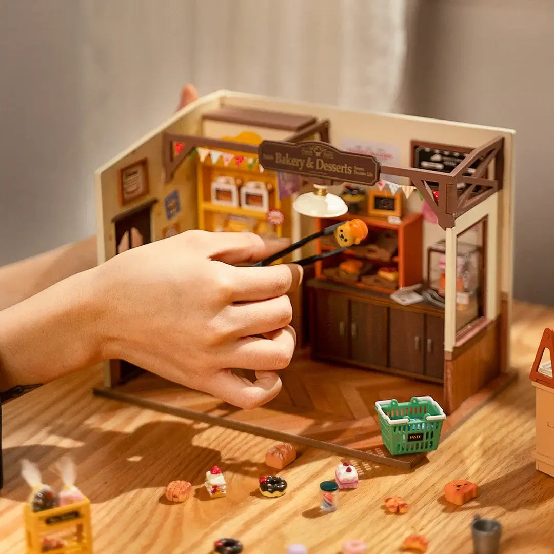 Becka's Miniature Baking House |  zavevo