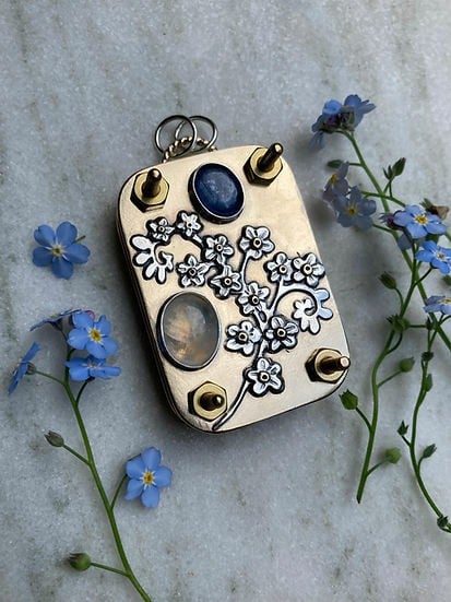 zavevo | Mini Flower Press | Compact Botanical Keepsake Maker | Portable Craft Tool