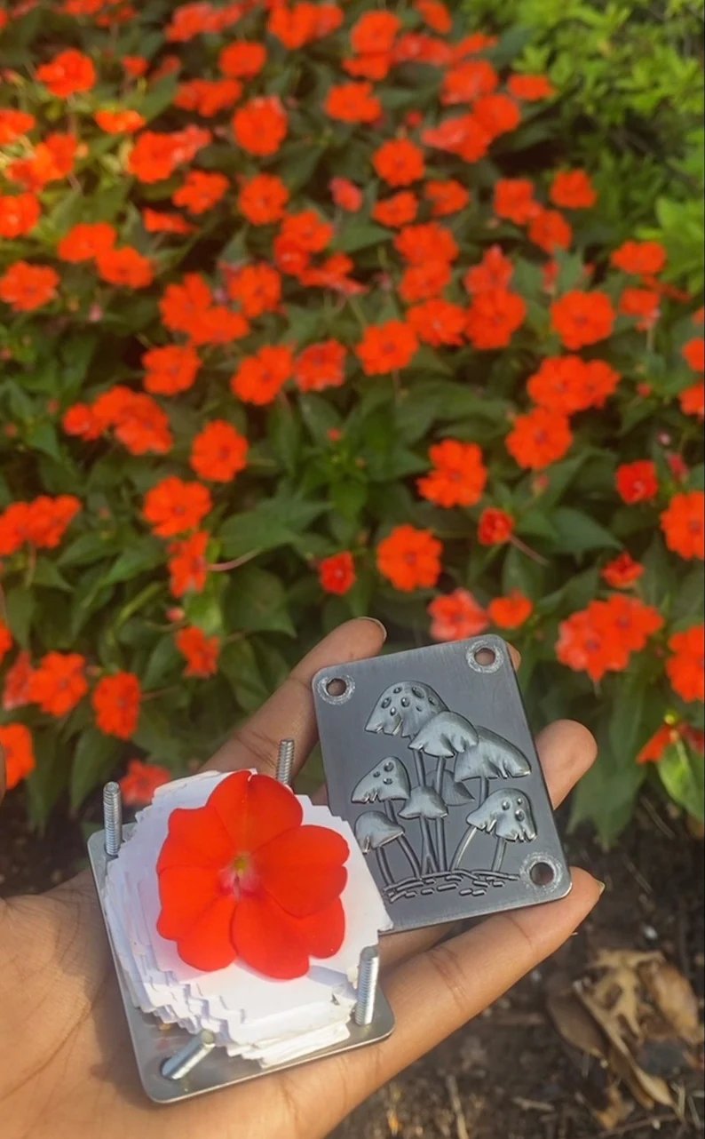 zavevo | Mini Flower Press | Compact Botanical Keepsake Maker | Portable Craft Tool